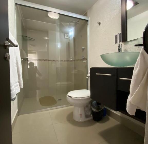 Escritório Estándar, Grupo Kings Suites Chimborazo