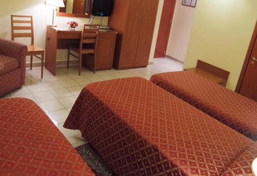 اتاق استاندارد سه نفره, Adria