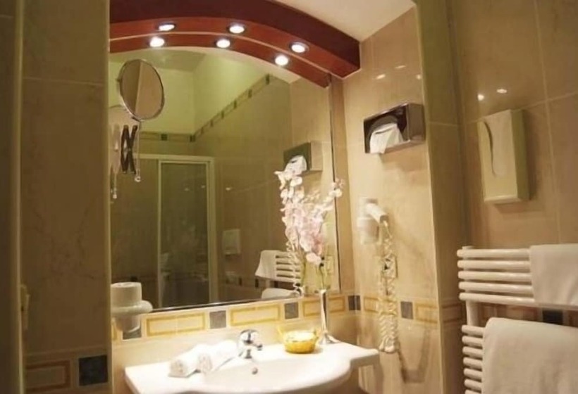 חדר סטנדרט לשלושה, Adria