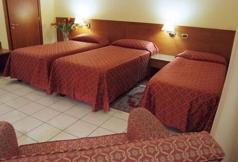 חדר סטנדרט לשלושה, Adria