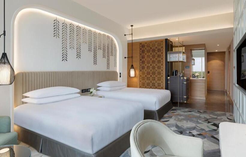 غرفة  كلاسيكية مطلة على حمام السباحة, Intercontinental Jaipur Tonk Road By Ihg