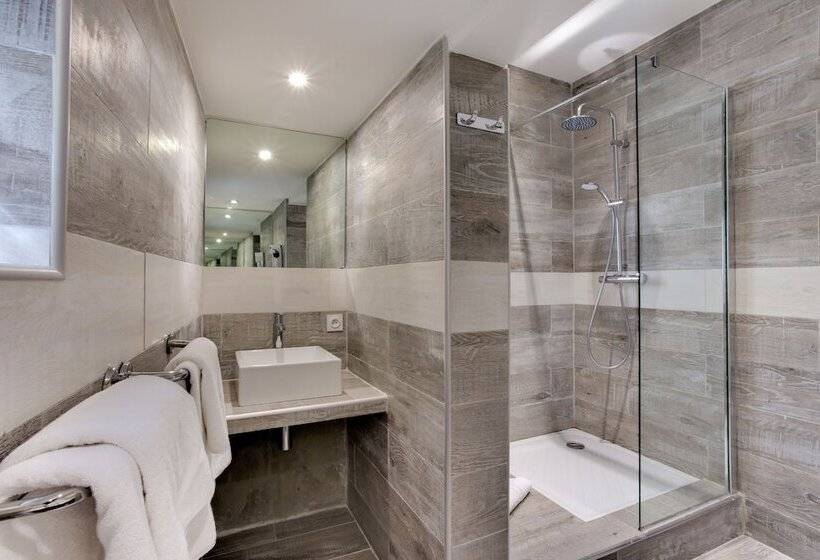 جناح جونيور, De La Corniche