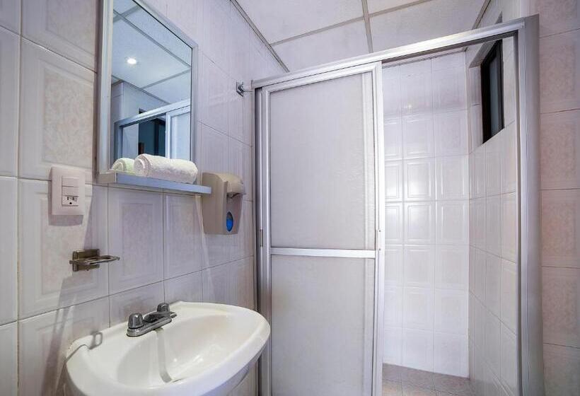 חדר סטנדרט, Don Simon