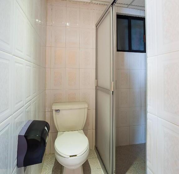 חדר דלוקס, Don Simon