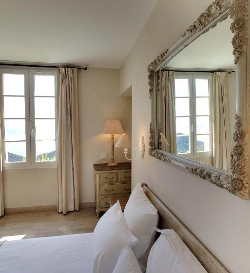 غرفة كومفورت, De La Corniche