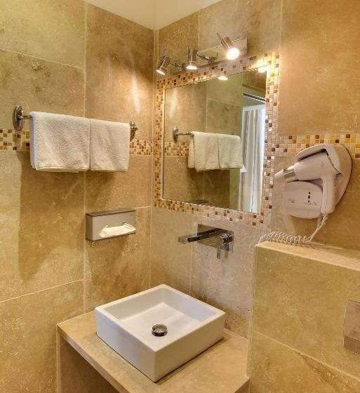 غرفة كومفورت, De La Corniche