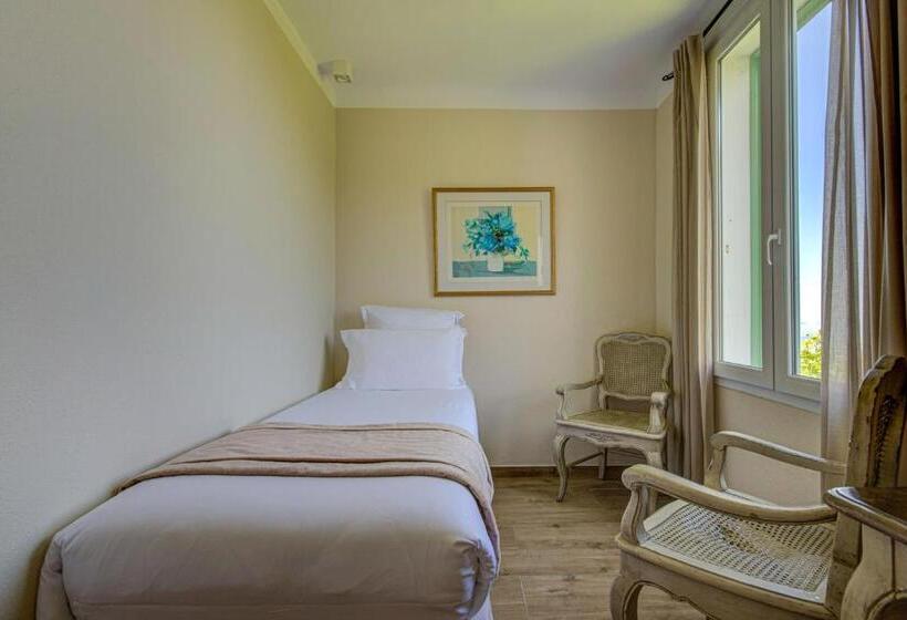 غرفة كومفورت ثلاثية, De La Corniche