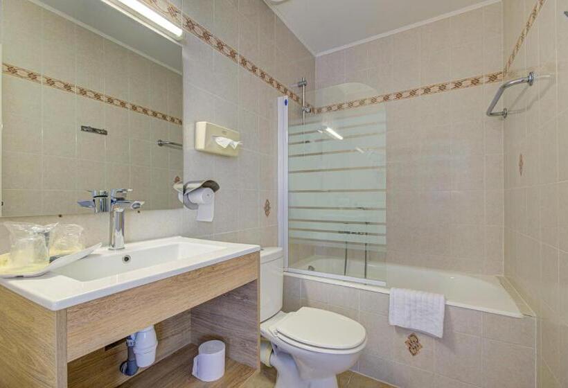 غرفة كومفورت ثلاثية, De La Corniche