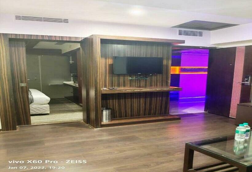 Suite, M Grand