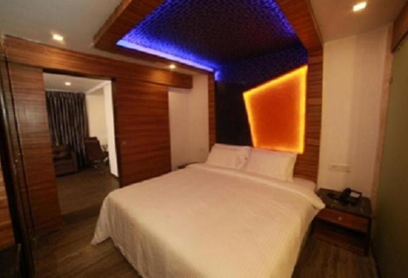 Suite, M Grand