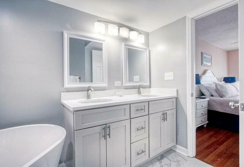 בית, 4 חדרי שינה, Ocean Bay Club Unit 1206