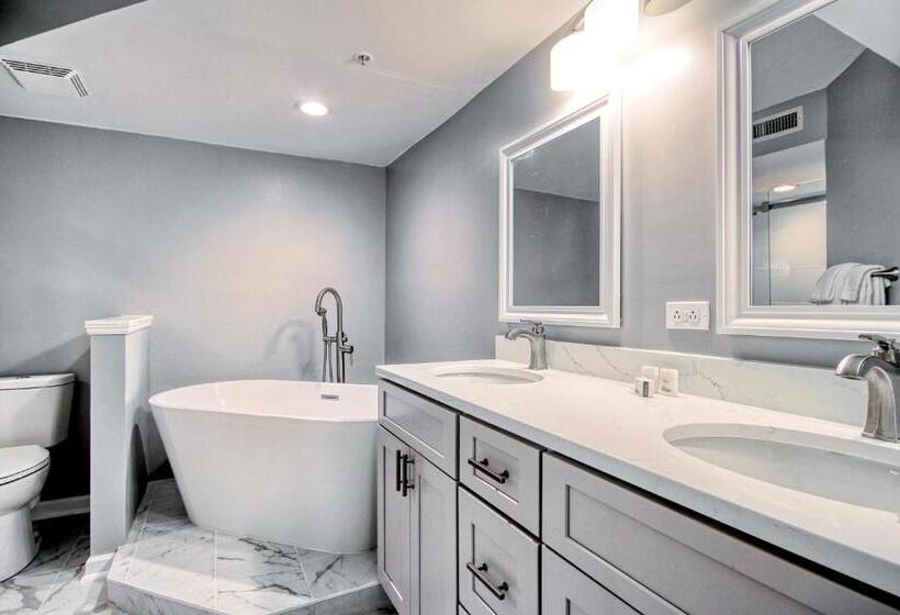 בית, 4 חדרי שינה, Ocean Bay Club Unit 1206