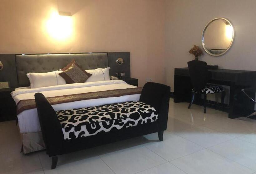 סוויטת ג'וניור, Sun Beach