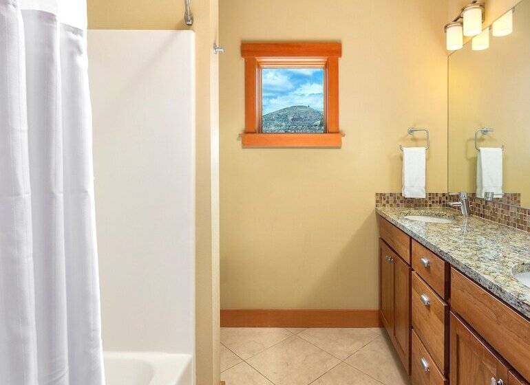דירת שלושה חדרים, Worldmark Chelan Lake House