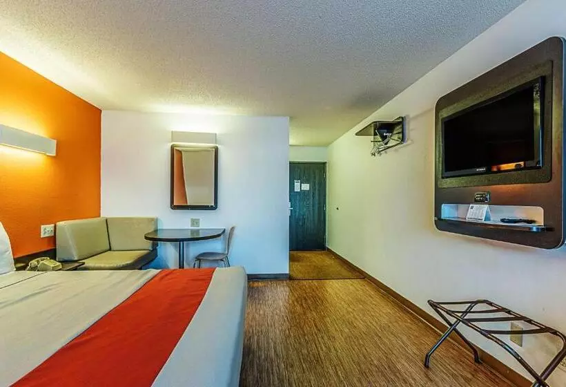 Standard-huone King-vuode, Motel 6 Wisconsin Rapids, Wi