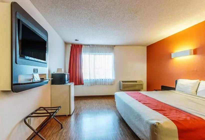 Standard-huone King-vuode, Motel 6 Wisconsin Rapids, Wi