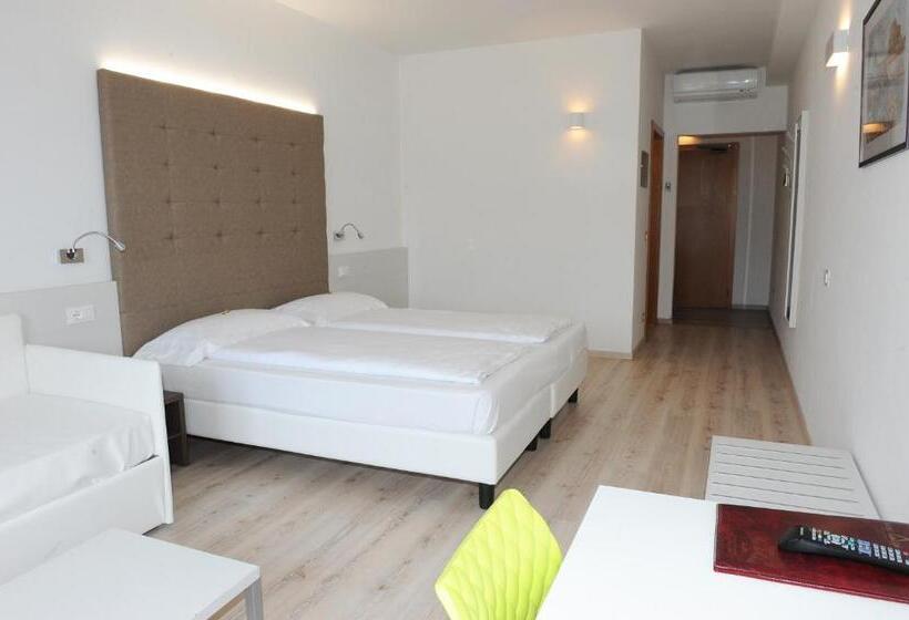 Номер Deluxe Вид на Озеро, Park Hotel Val Di Monte S