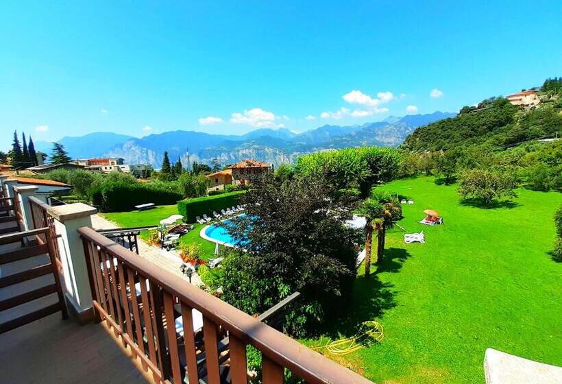 Номер Deluxe Вид на Озеро, Park Hotel Val Di Monte S