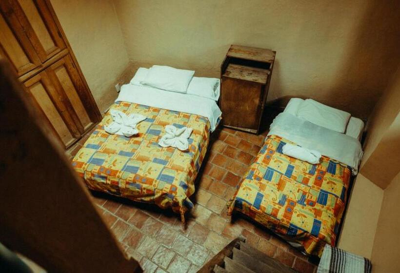 غرفة قياسية ثلاثية, Rossco Backpackers Hostel