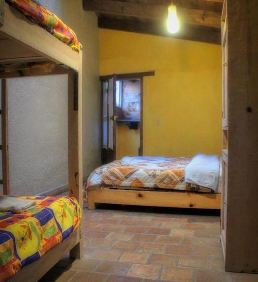 غرفة قياسية ثلاثية, Rossco Backpackers Hostel