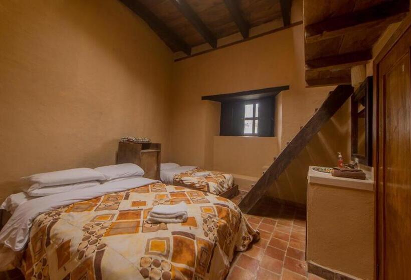 غرفة قياسية ثلاثية, Rossco Backpackers Hostel