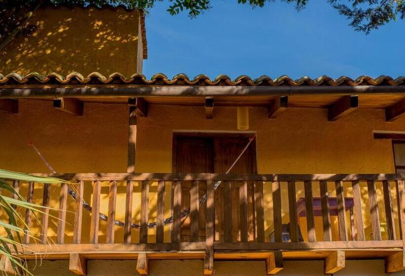 غرفة قياسية ثلاثية, Rossco Backpackers Hostel