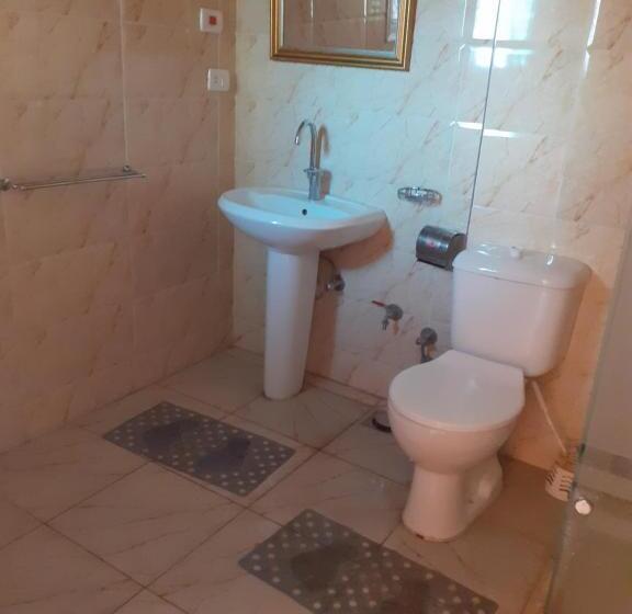 اتاق استاندارد سه تخته با بالکن, Villa Nile House Luxor