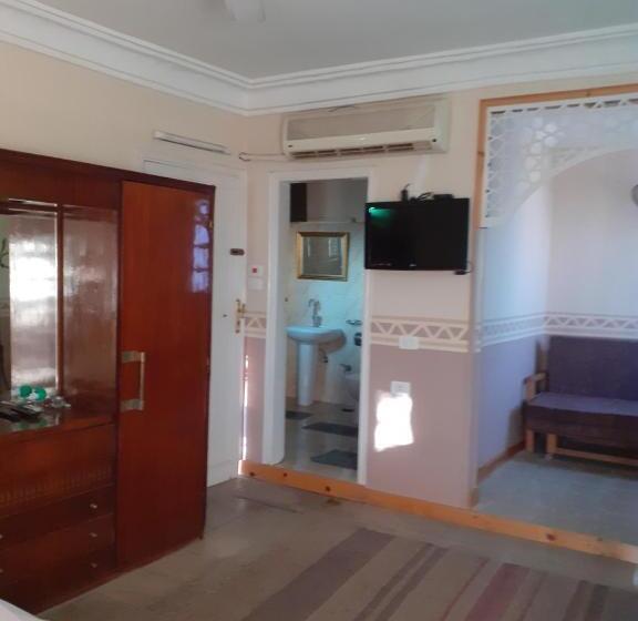 اتاق استاندارد سه تخته با بالکن, Villa Nile House Luxor