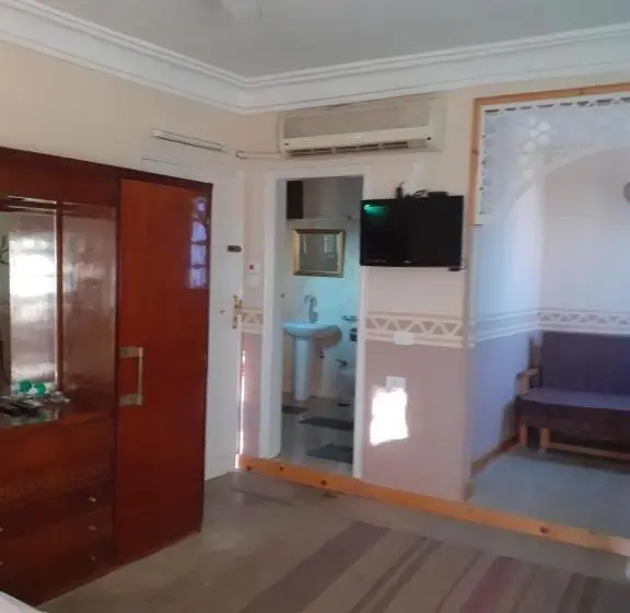 اتاق استاندارد سه تخته با بالکن, Villa Nile House Luxor