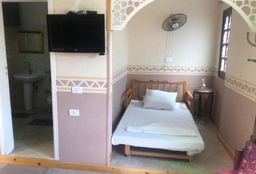 اتاق استاندارد سه تخته با بالکن, Villa Nile House Luxor