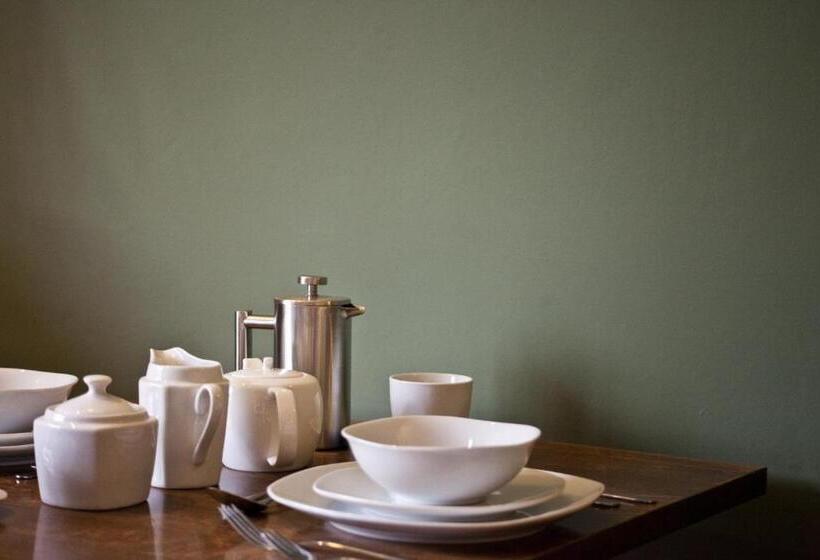 Семейный Номер Superior, Burton Stone Inn   Free Parking On Site