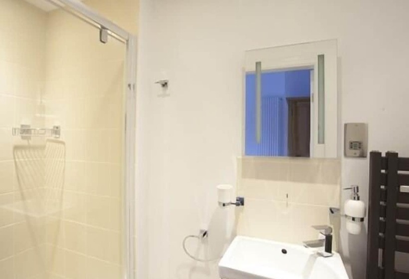 Номер Стандарт, Burton Stone Inn   Free Parking On Site