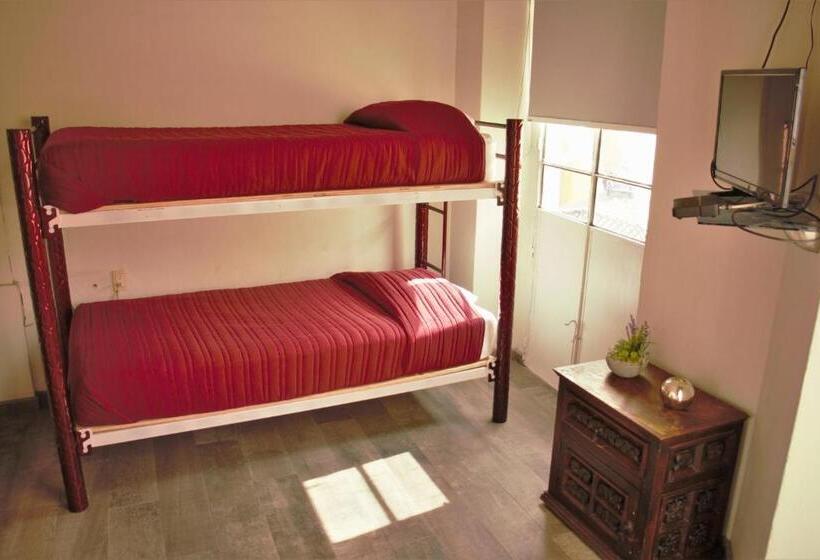 Номер Стандарт Четырехместный Совместный Санузел, Hostel Lit Guadalajara