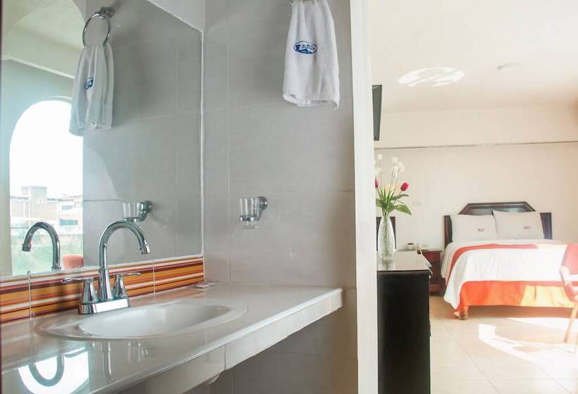 标准三人间, Atenas