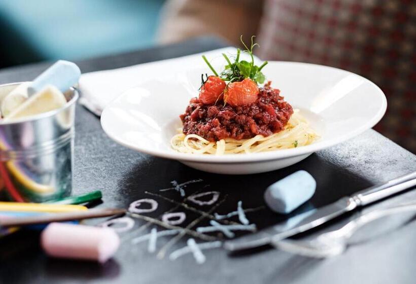 ファミリールーム, Bel And The Dragon Odiham