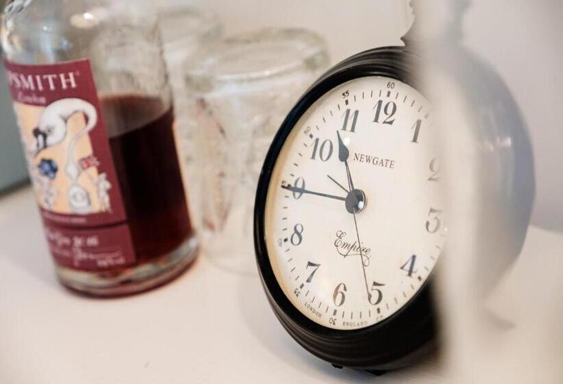 ファミリールーム, Bel And The Dragon Odiham