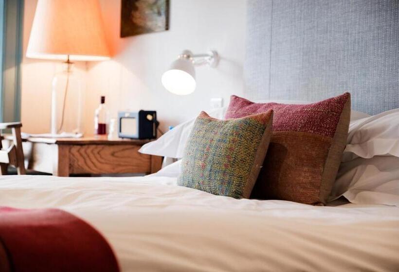 ファミリールーム, Bel And The Dragon Odiham