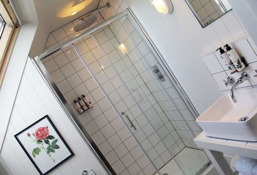 ファミリールーム, Bel And The Dragon Odiham