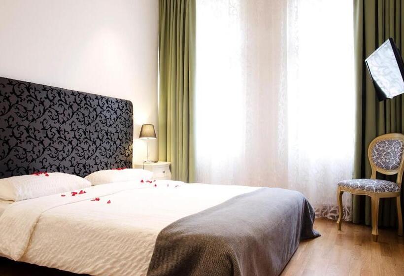 اتاق لوکس سه تخته, Dolce Vita Suites Boutique