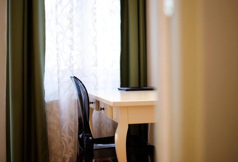 اتاق سوپریور سه تخته, Dolce Vita Suites Boutique