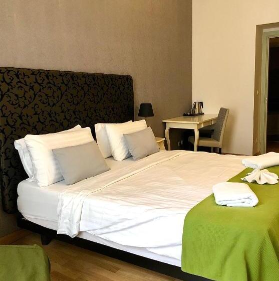 اتاق سوپریور با وان آب گرم, Dolce Vita Suites Boutique