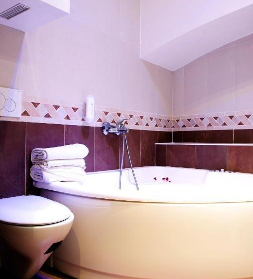 اتاق سوپریور با وان آب گرم, Dolce Vita Suites Boutique