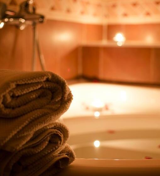 اتاق سوپریور با وان آب گرم, Dolce Vita Suites Boutique