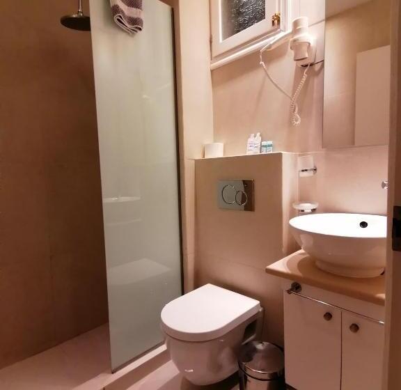 اتاق لوکس با بالکن, Galaxidi