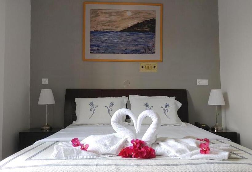 اتاق لوکس با بالکن, Galaxidi