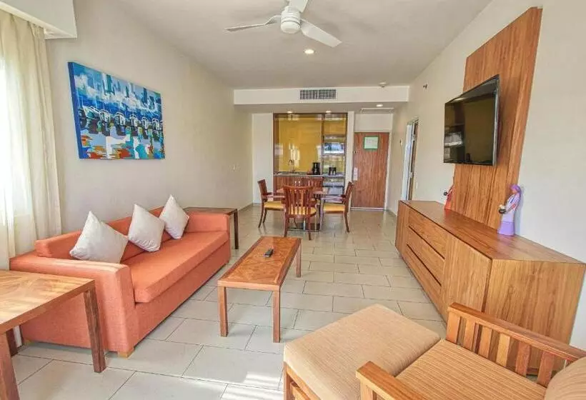 キングサイズベッドのスイートルーム, Holiday Inn Huatulco, An Ihg
