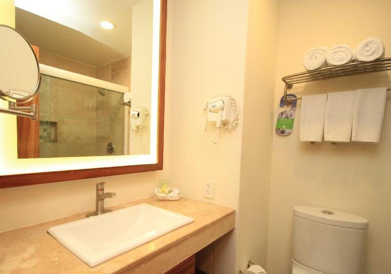 キングサイズベッドのスタンダードルーム, Holiday Inn Huatulco, An Ihg