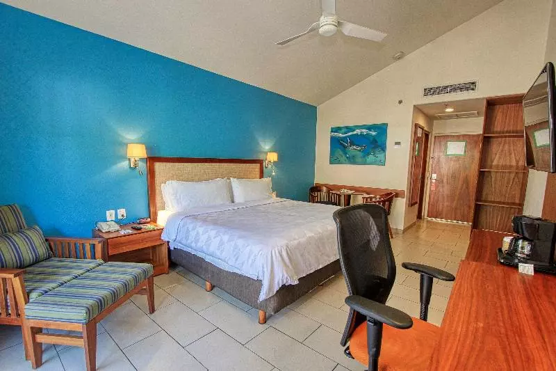 キングサイズベッドのスタンダードルーム, Holiday Inn Huatulco, An Ihg
