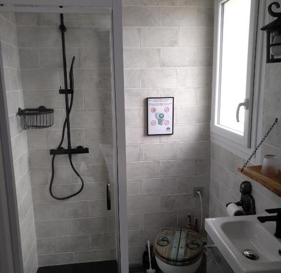 חדר סטנדרט לשלושה, Angelys