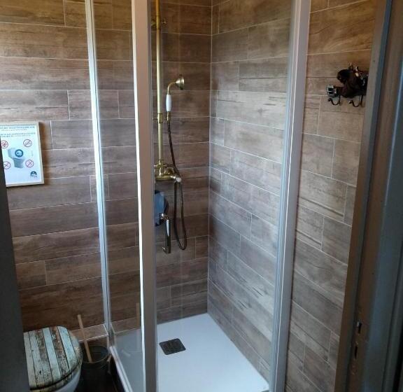 חדר סטנדרט לשלושה, Angelys